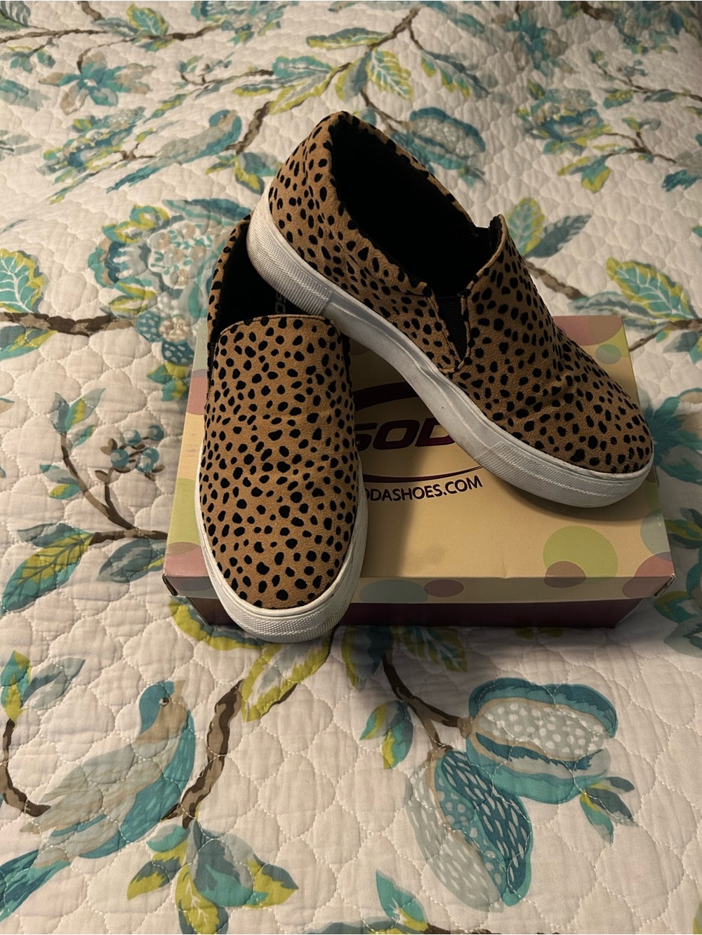 ADORABLE Leopard Slipons